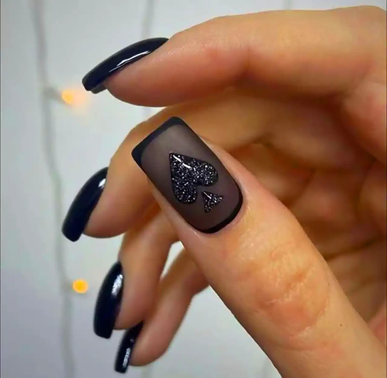 دیزاین ناخن باکلاس مشکی