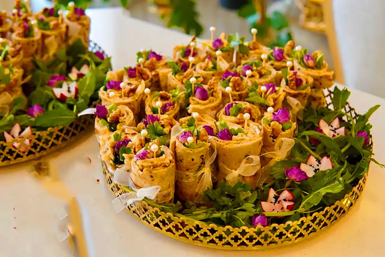 نون و پنیر سبزی سفره عقد 