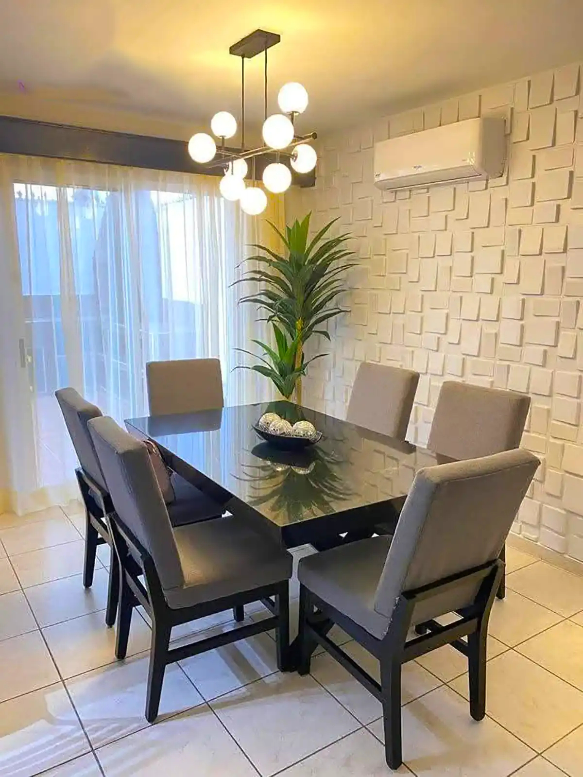 میز نهار خوری شیک و مدرن