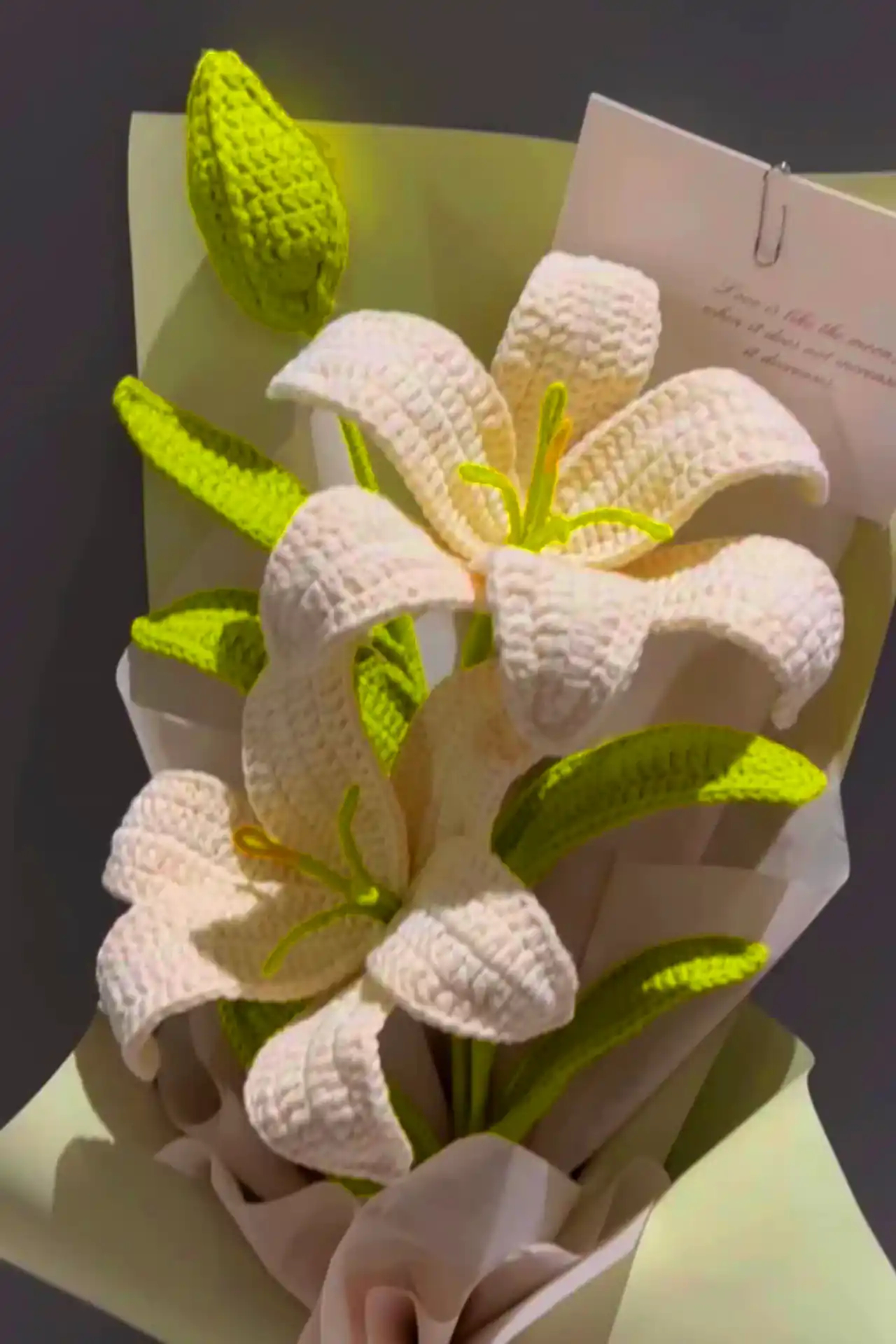 دسته گل تزئینی بافتنی