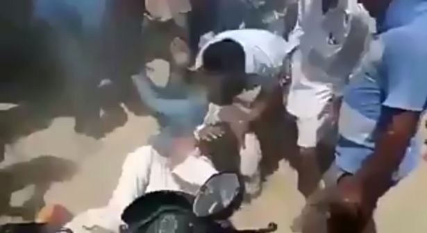 حمله خشن روستاییان به 4 مرد بی گناه