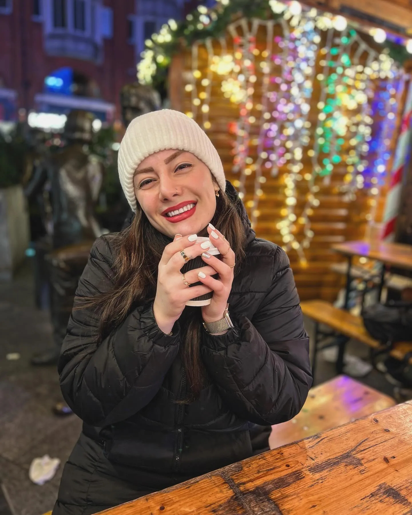 نیلوفر مولایی پس از مهاجرت به لندن