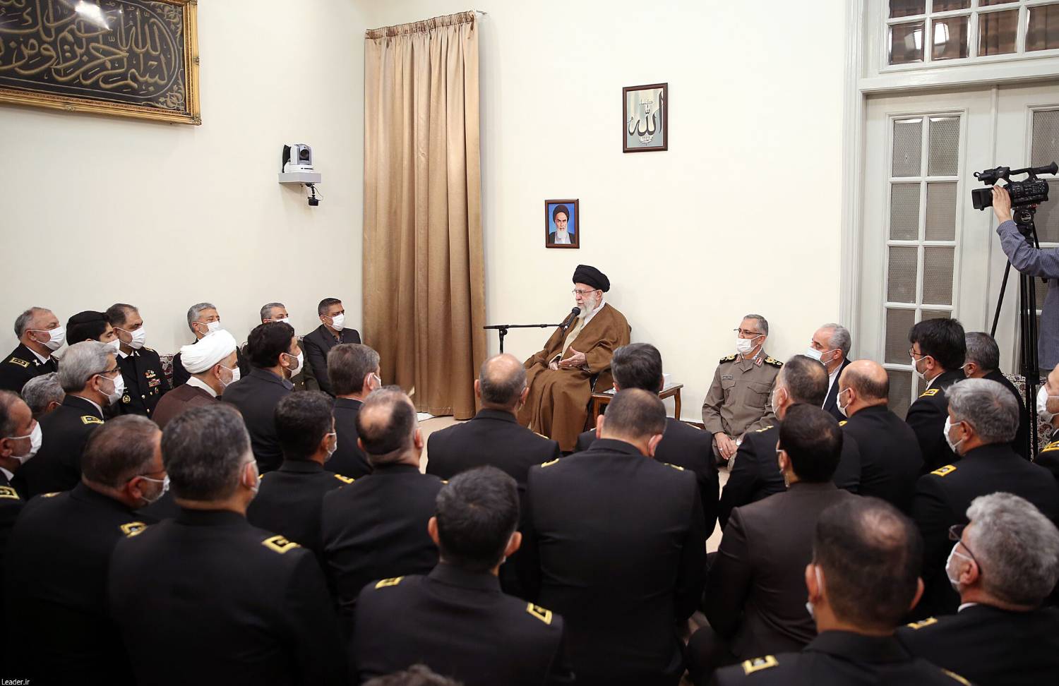 حضرت آیت‌الله خامنه‌ای ، فرمانده کل قوا ظهر امروز( سه شنبه ) در دیدار فرمانده کل ارتش و جمعی از فرماندهان نیروی دریایی ارتش