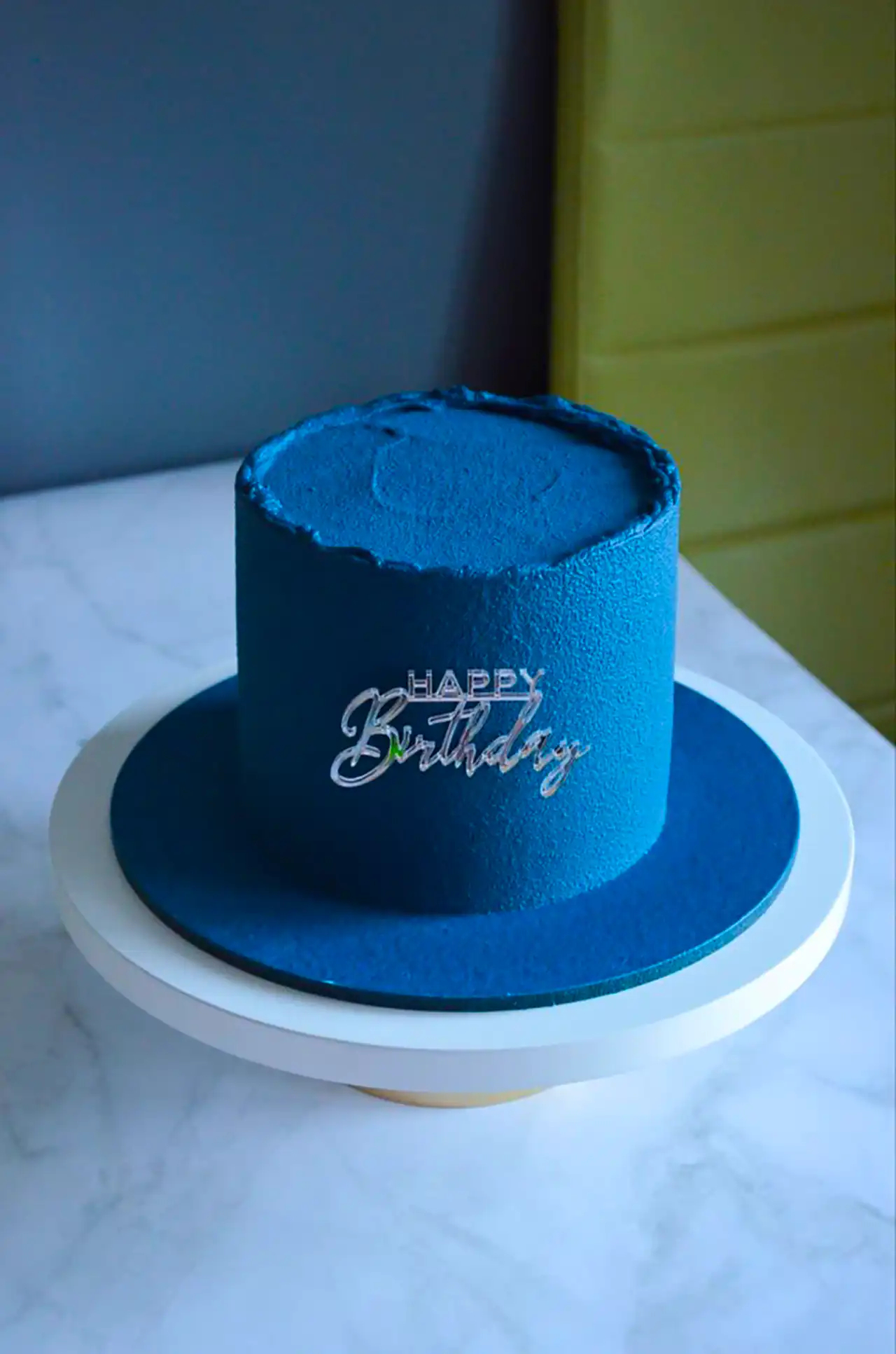 کیک تولد مدرن آبی