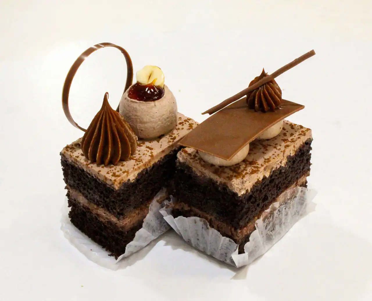 انواع مدل شیرینی تر + معرفی محبوب ترین و خوشمزه ترین مدل های شیرینی تر و خامه ای