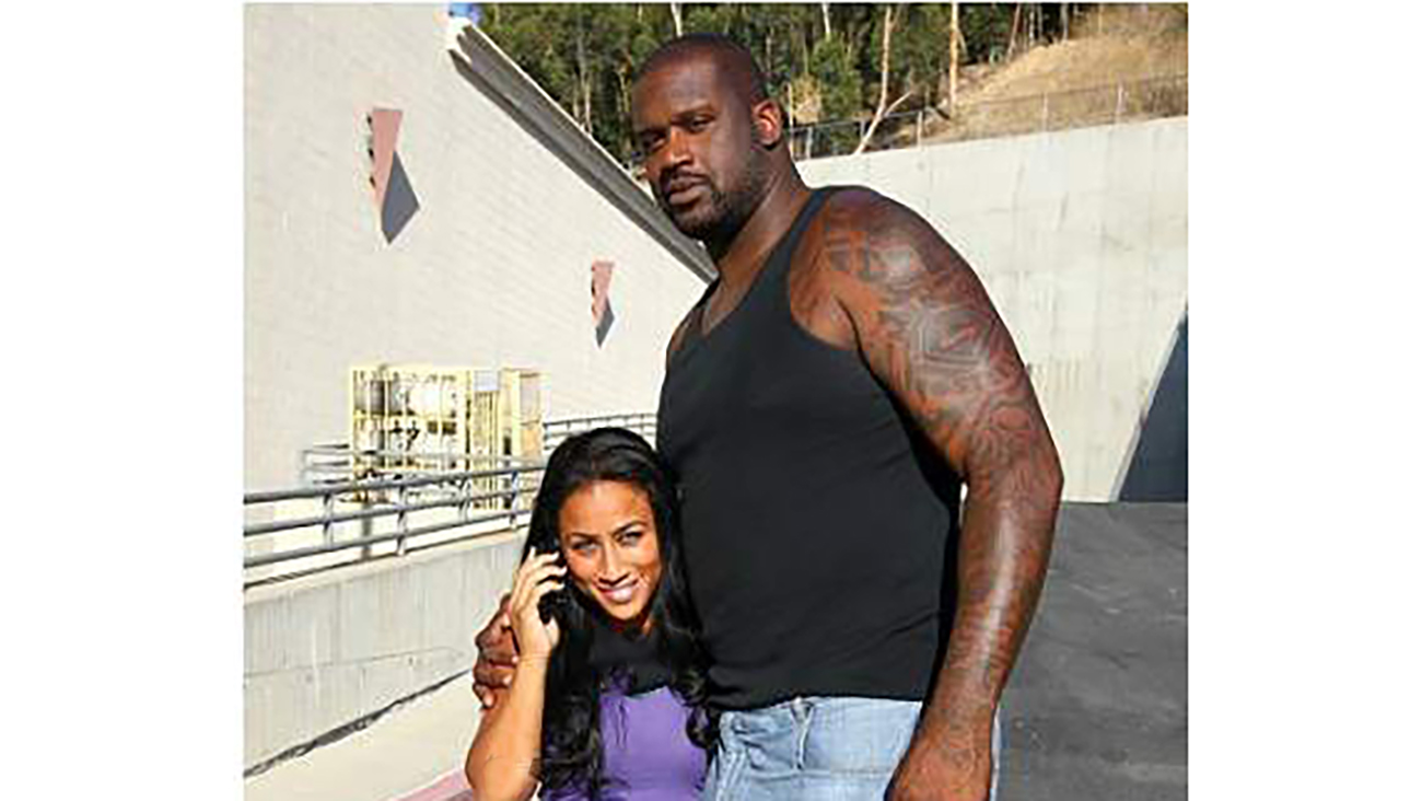 فوق ستاره سیاه‌پوست بسکتبال با همسرش 