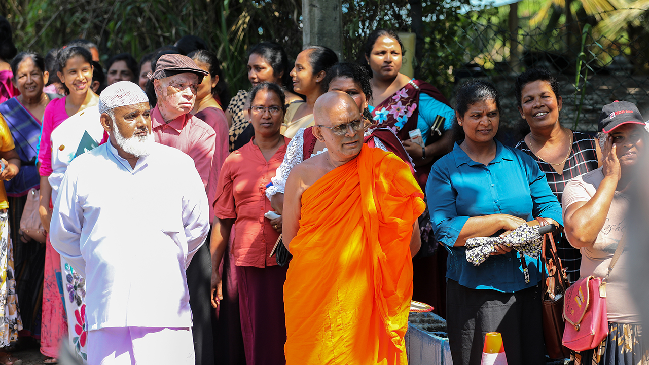 	آیت الله سید ابراهیم رئیسی  در مراسم افتتاح و بهره‌برداری از ابرپروژه چند منظوره «اومااویا» در سریلانکا	