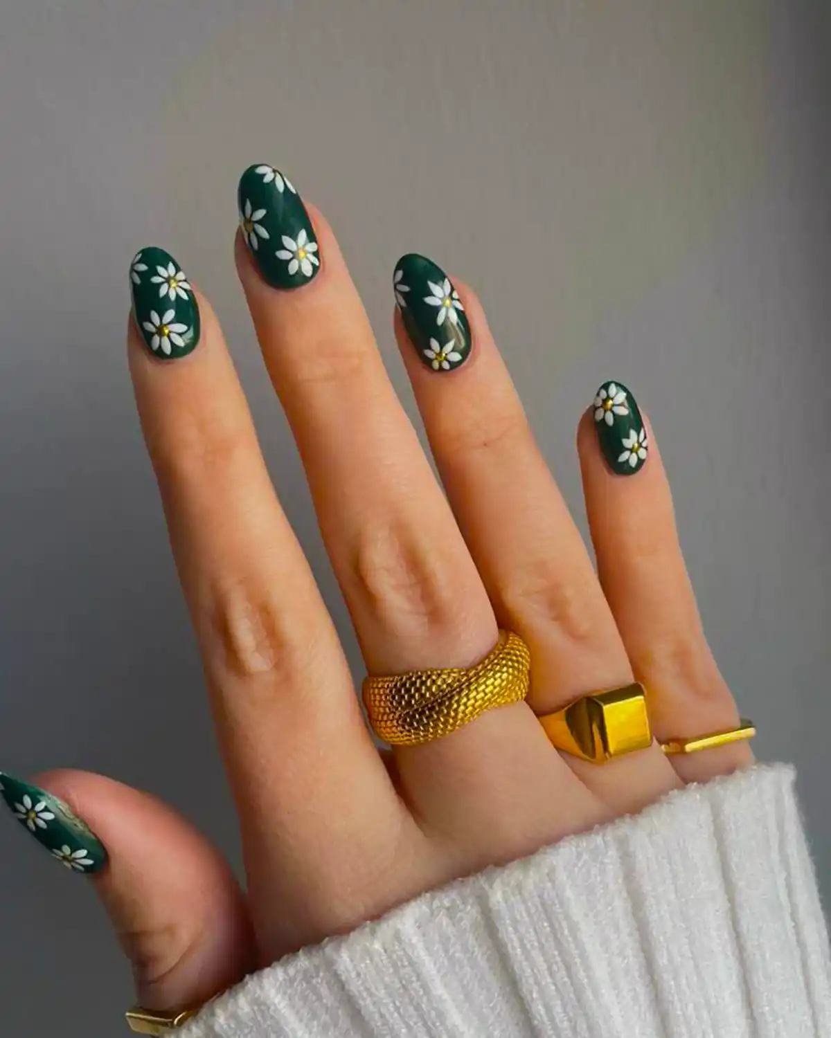 طراحی گل روی ناخن