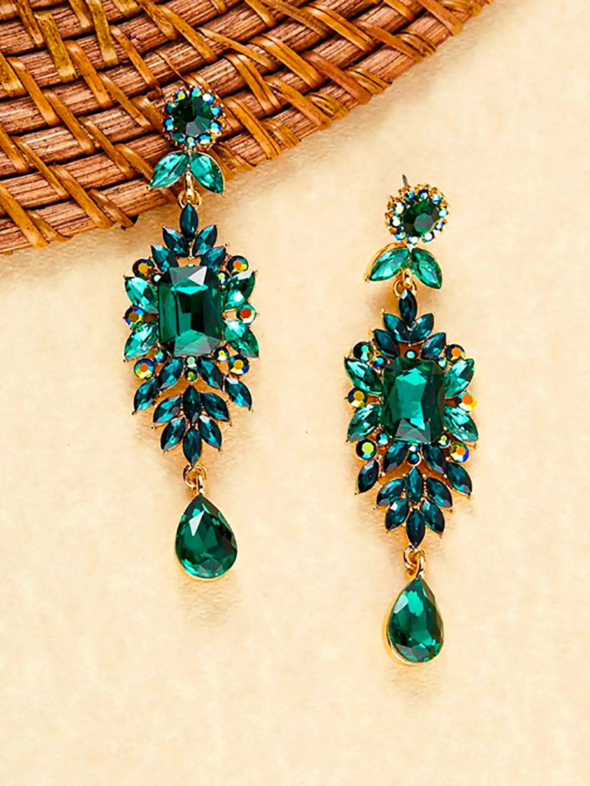 گوشواره بزرگ گل زمردی