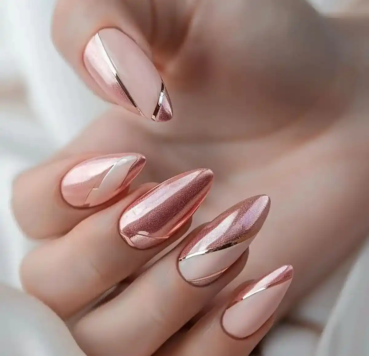 طراحی کروم ناخن 2022
ناخن کروم صورتی
ناخن کروم هلویی
پودر کروم هفت رنگ
لاک کروم صدفی
طریقه زدن کروم روی ناخن
