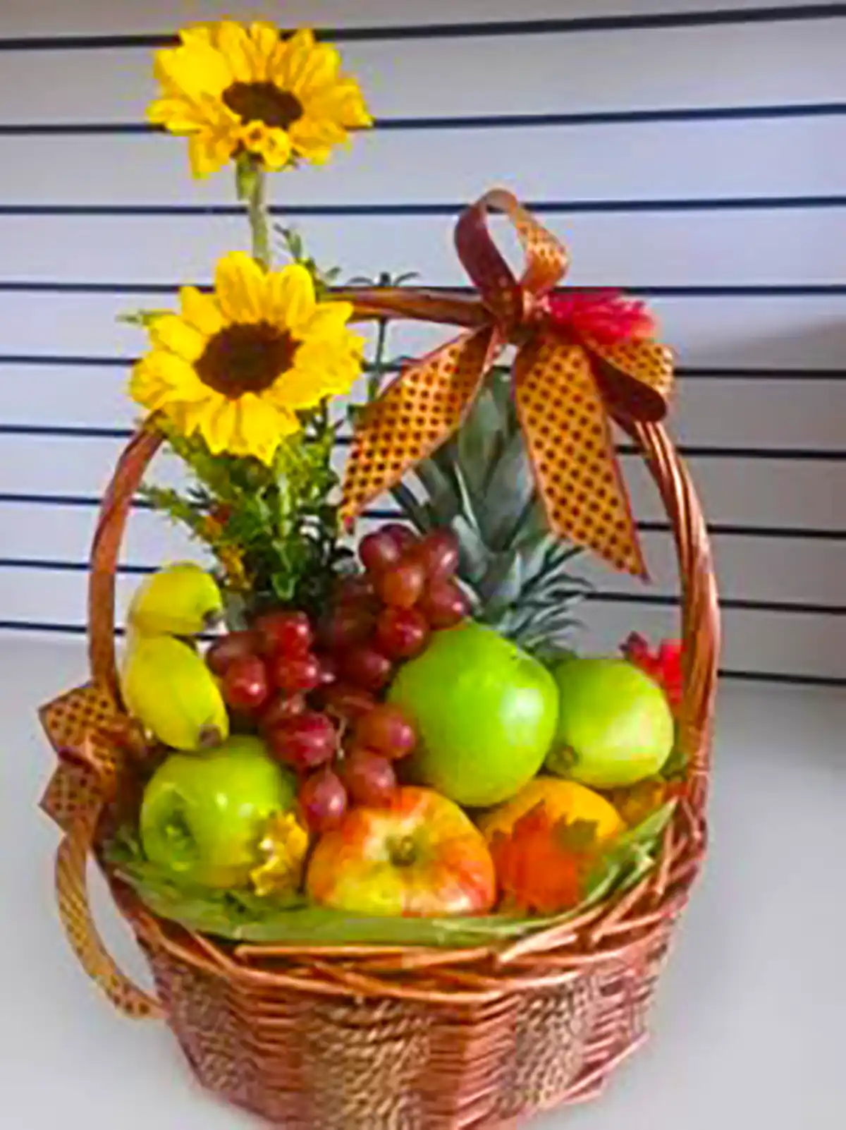 سبد میوه کادویی عروس