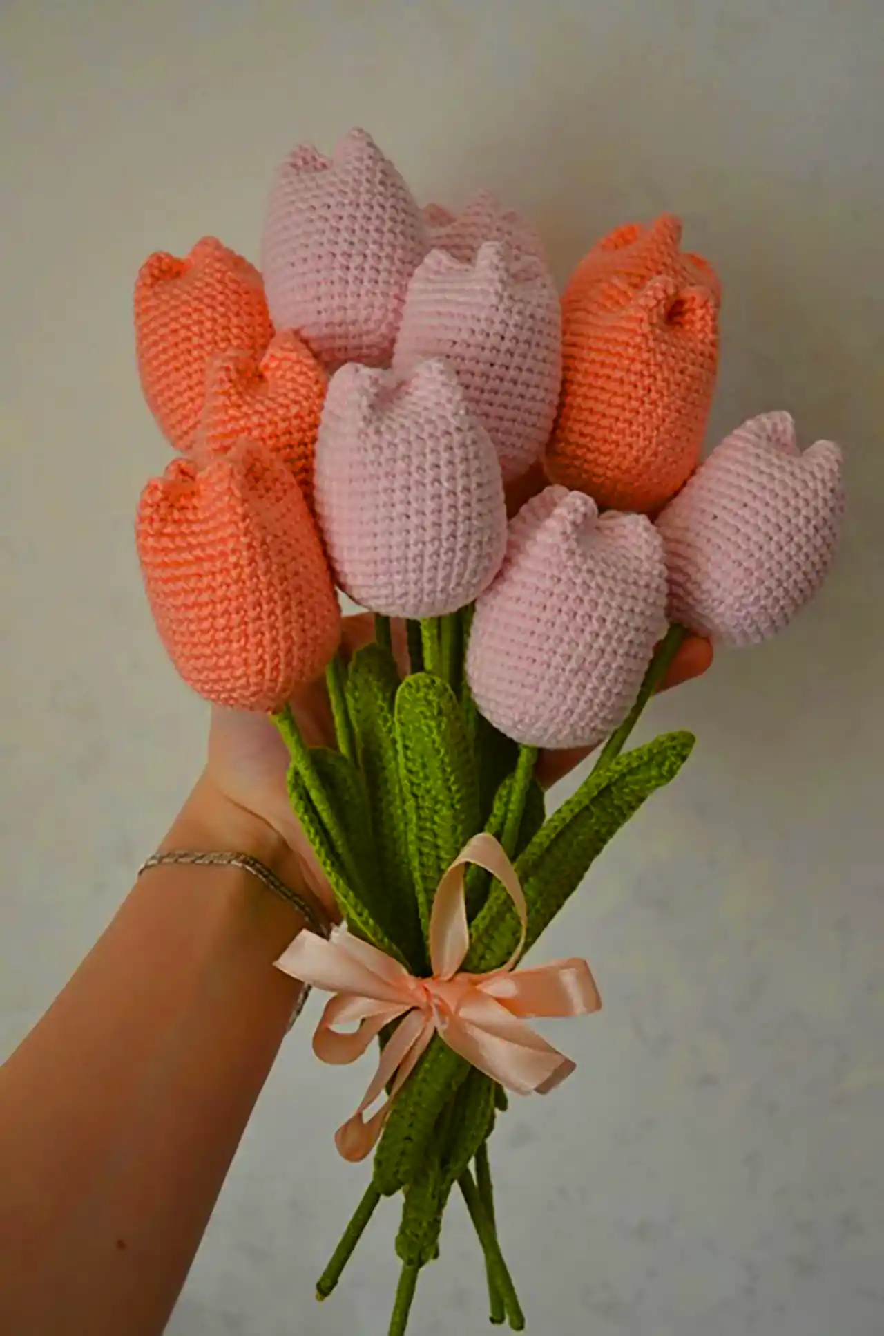 دسته گل فانتزی بافتنی