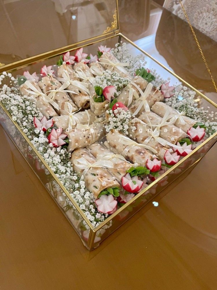 تزئین نون و پنیر و سبزی عقد