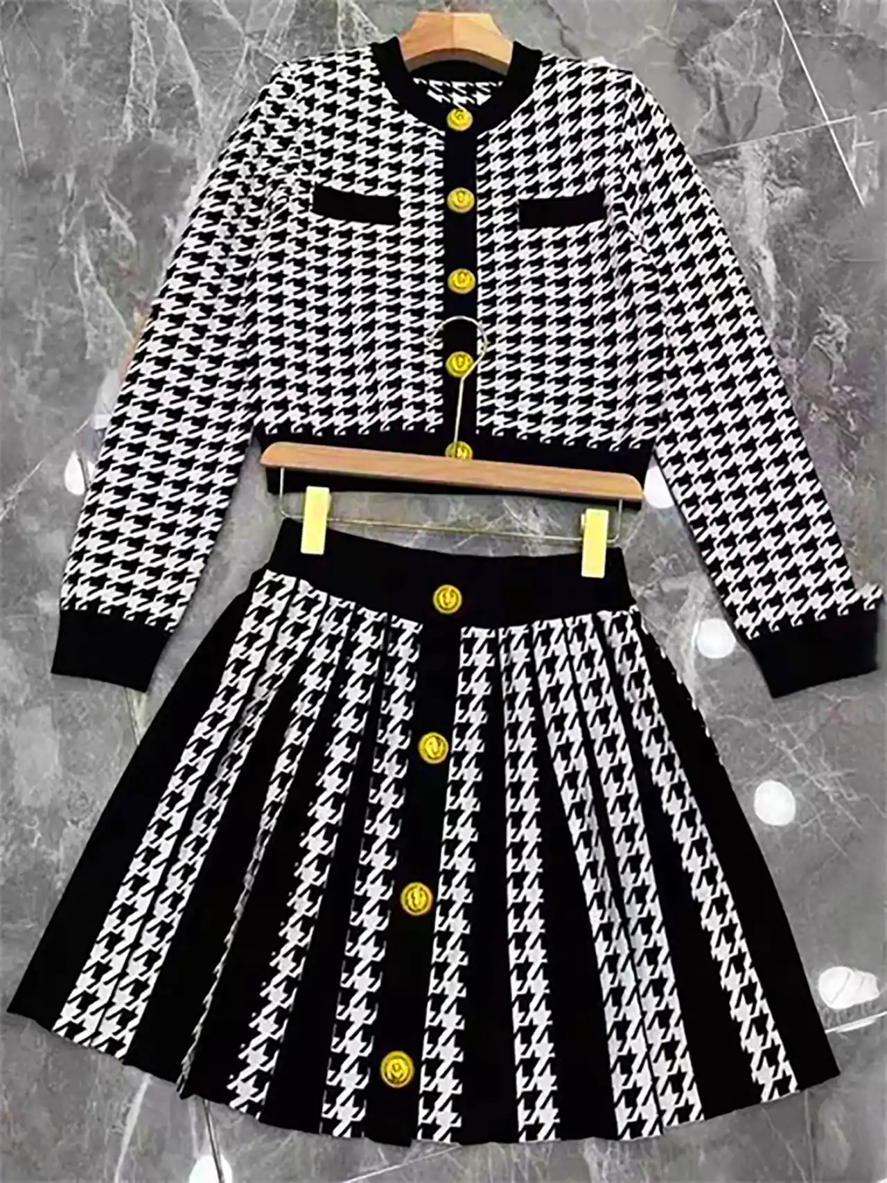 بلوز و دامن سفید مشکی زنانه