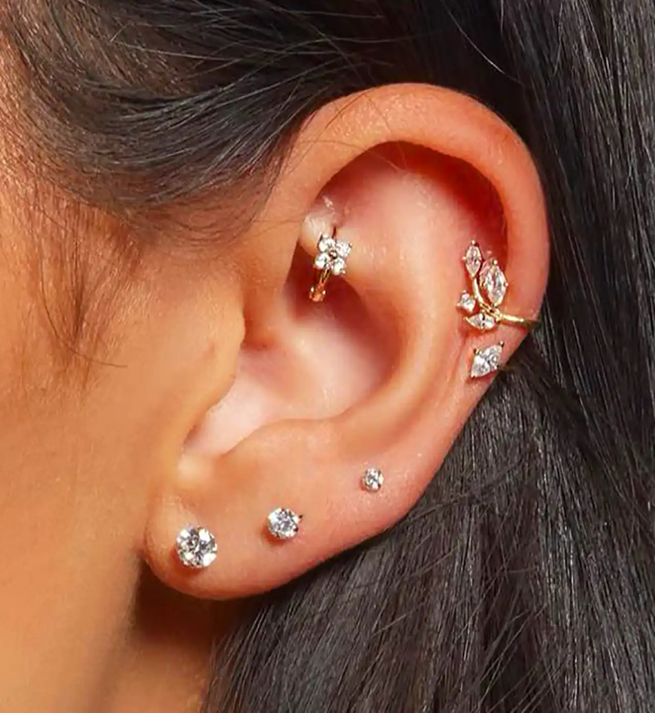 پیرسینگ گوش رنگ ثابت