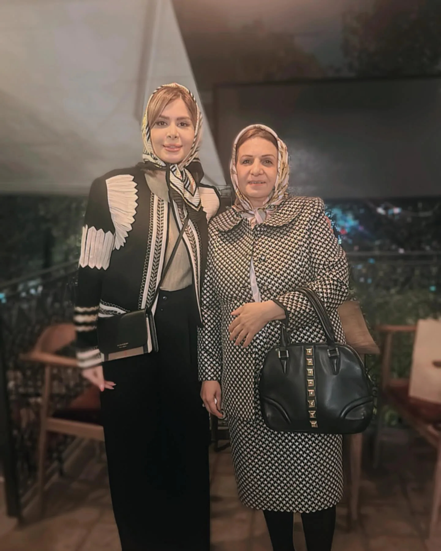 نجمه جودکی در کنار مادرش