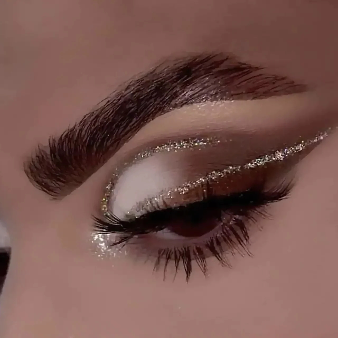 مدل خط چشم اکلیلی + زیباترین مدل های خط چشم اکلیلی ترند امسال