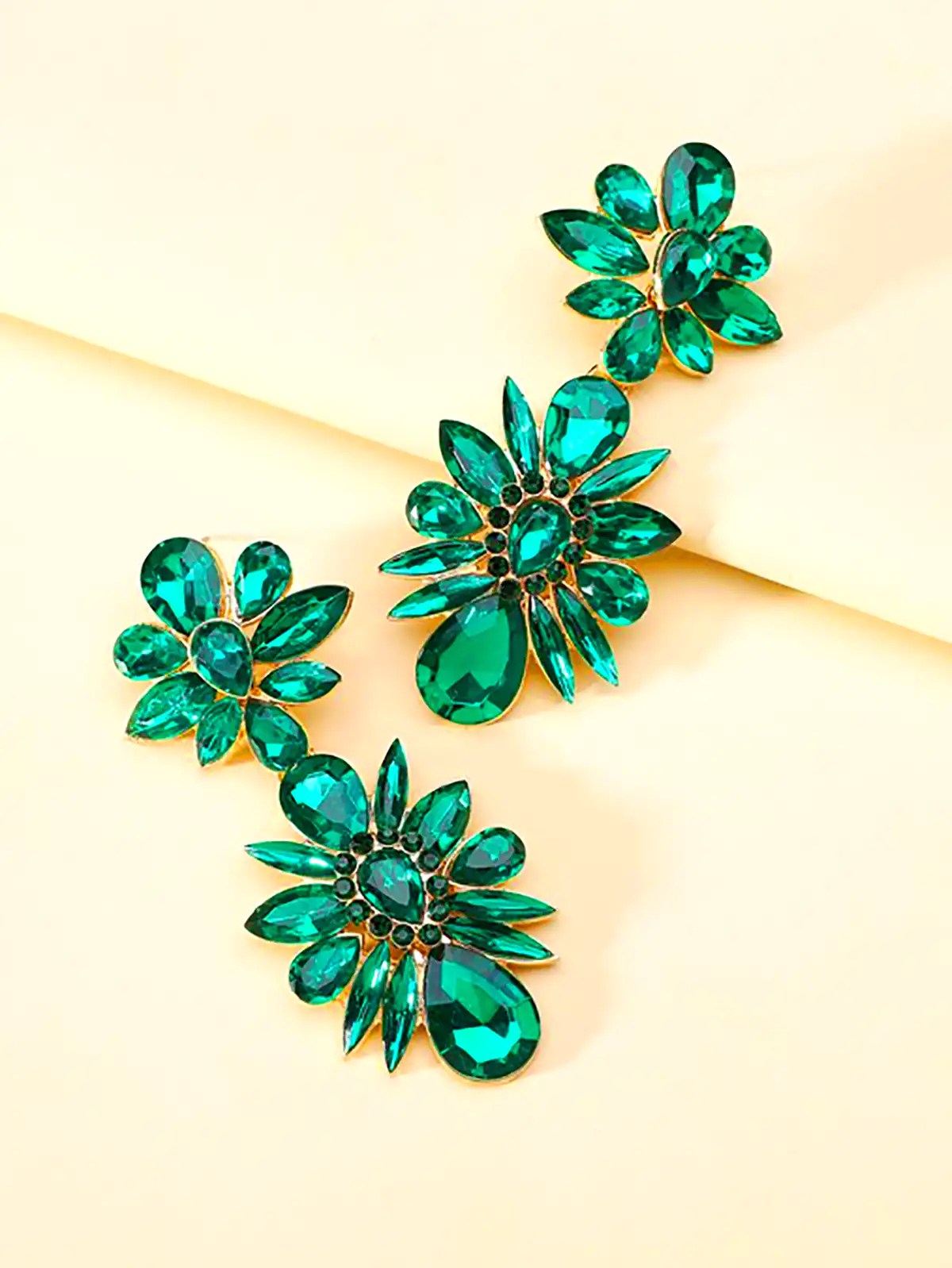 گوشواره بزرگ گل زمردی