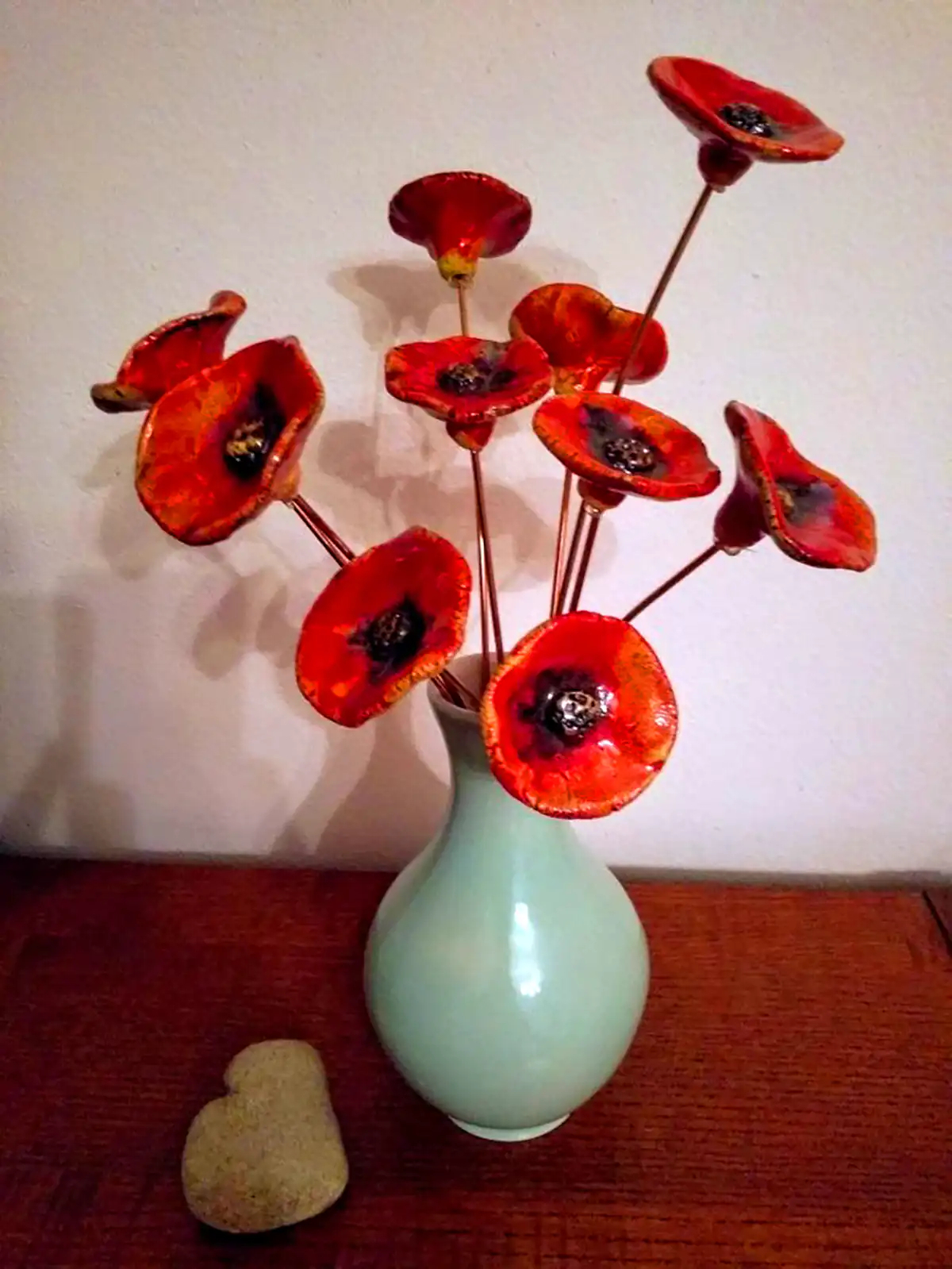 دکوری گل لاله سرامیکی قرمز