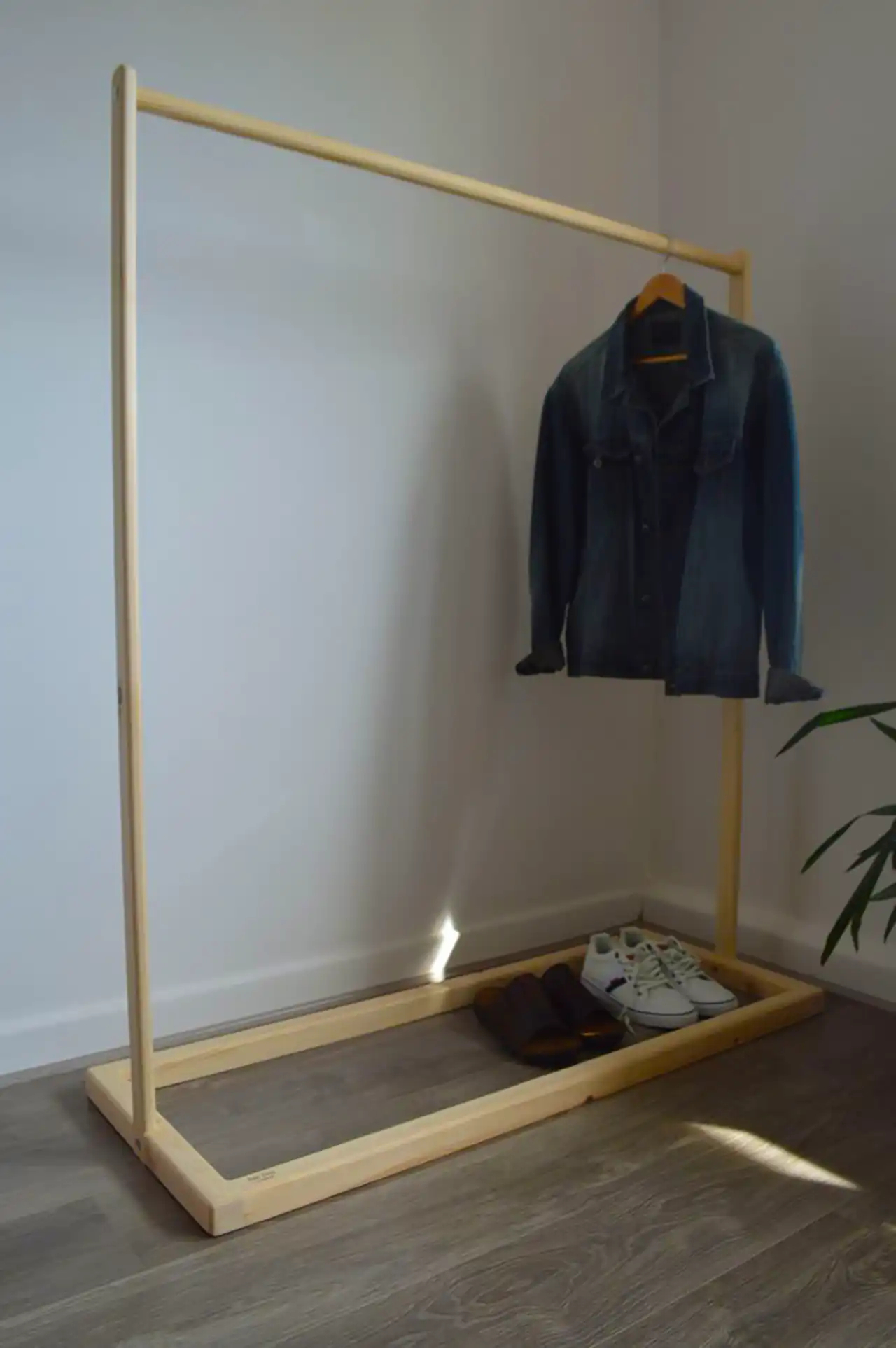 چوب لباسی ایستاده شیک