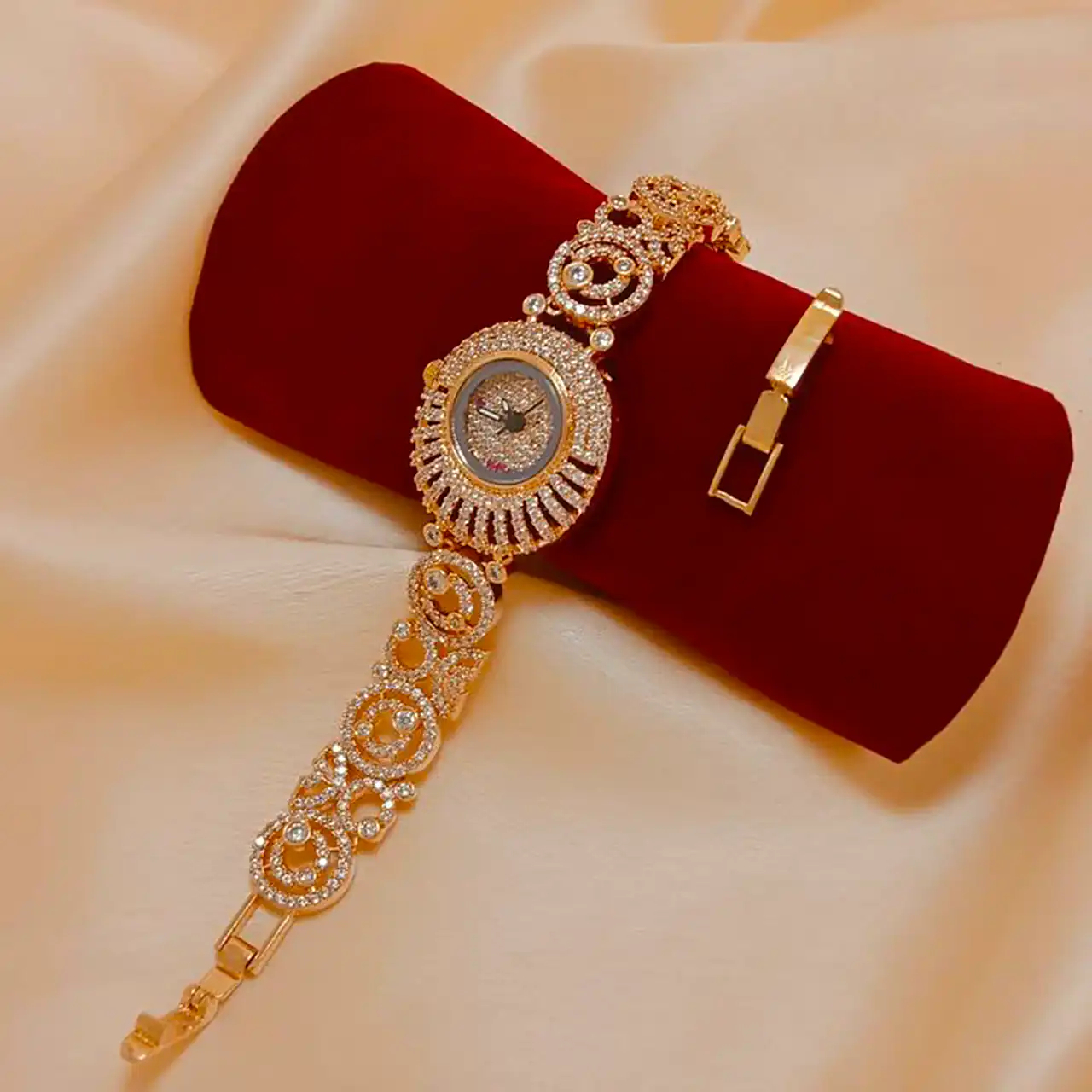 ساعت مچی نگینی زنانه