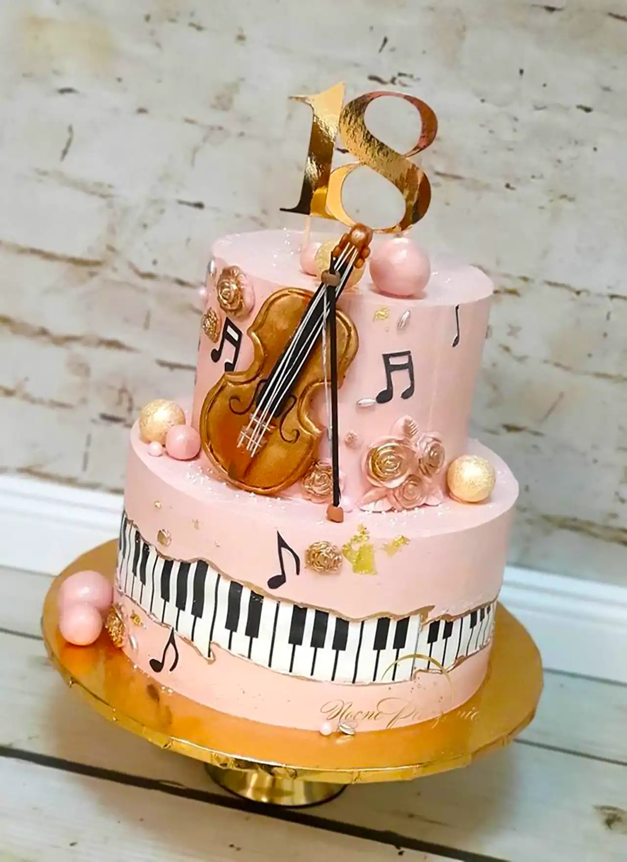 کیک تولد گیتاری