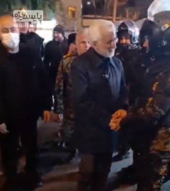 سعید جلیلی در کنار مأموران یگان‌های ویژه 