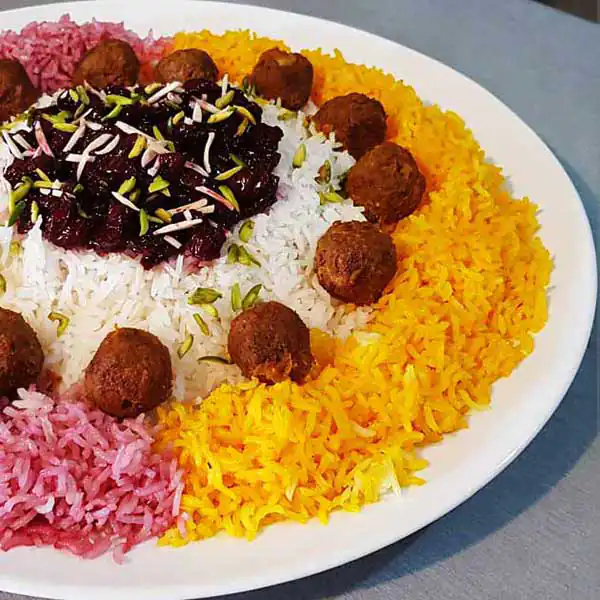 تزیین آلبالو پلو با گوشت قلقلی