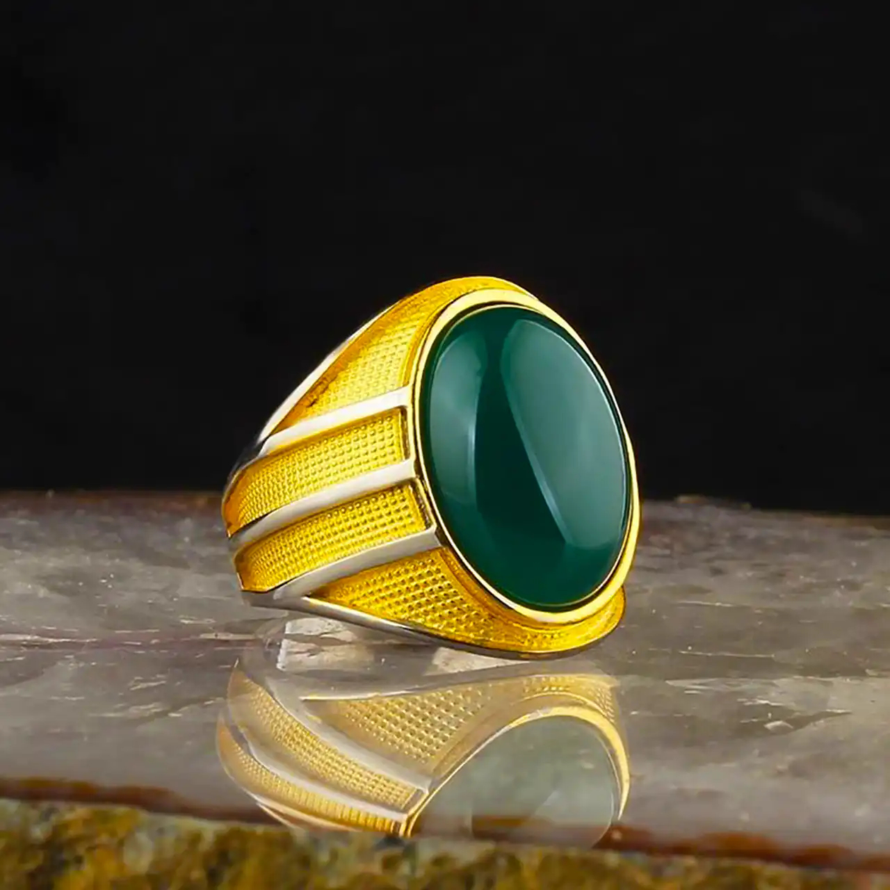 انگشتر طلای نگین سبز