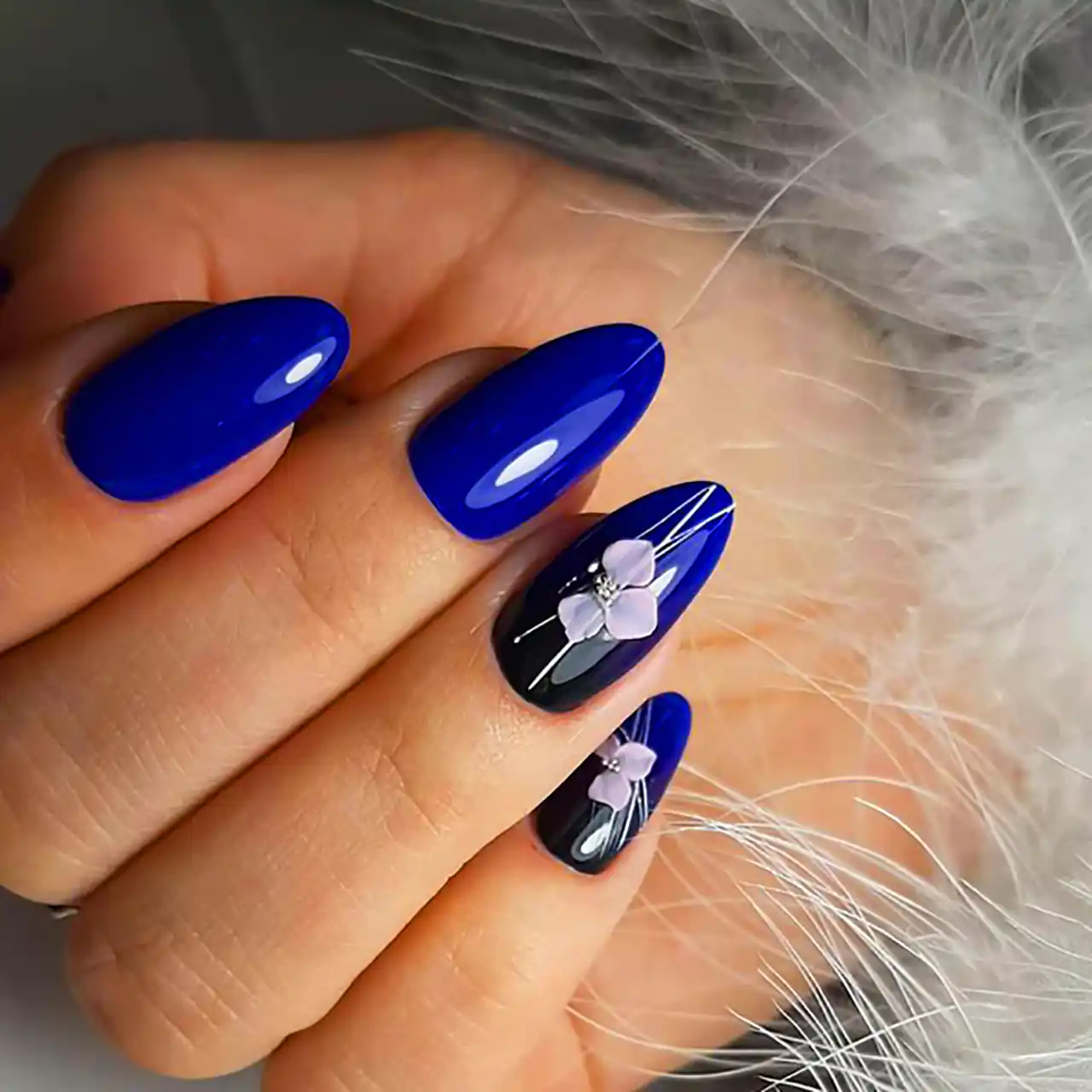 دیزاین ناخن رنگ آبی کاربنی