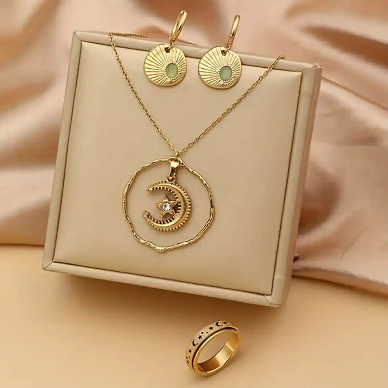 انواع مدل نیم ست طلا + زیباترین مدل های نیم ست طلا بسیار شیک و لاکچری