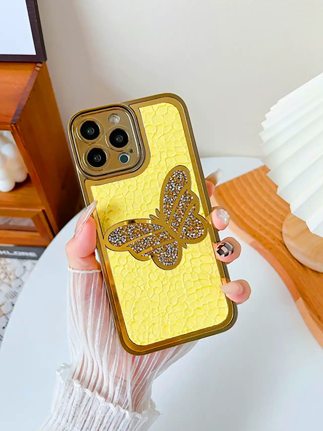 قاب گوشی با زنجیر تزئینی