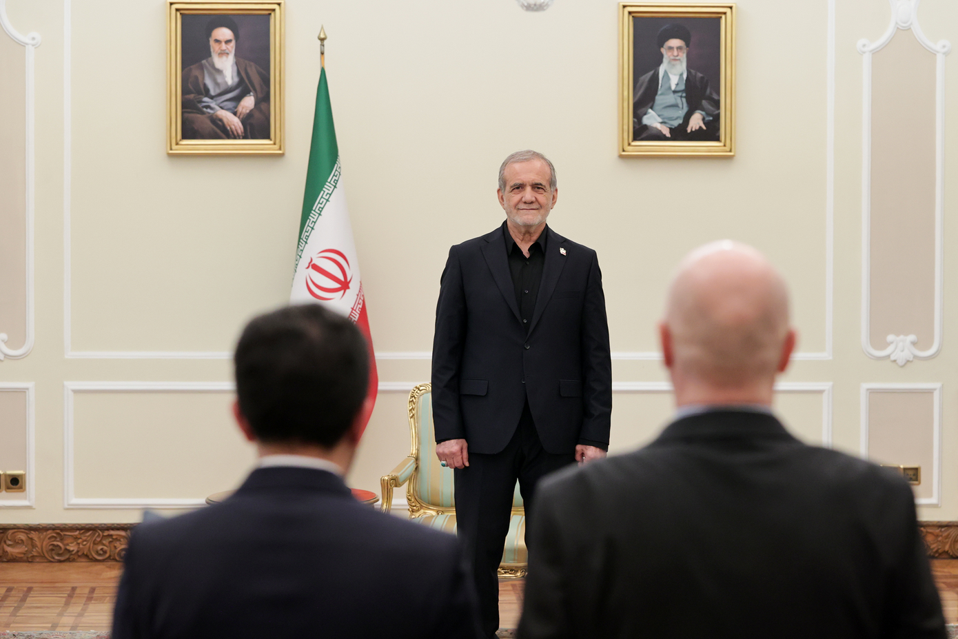  تسلیم استوارنامه سفرای کشورها به رئیس جمهور