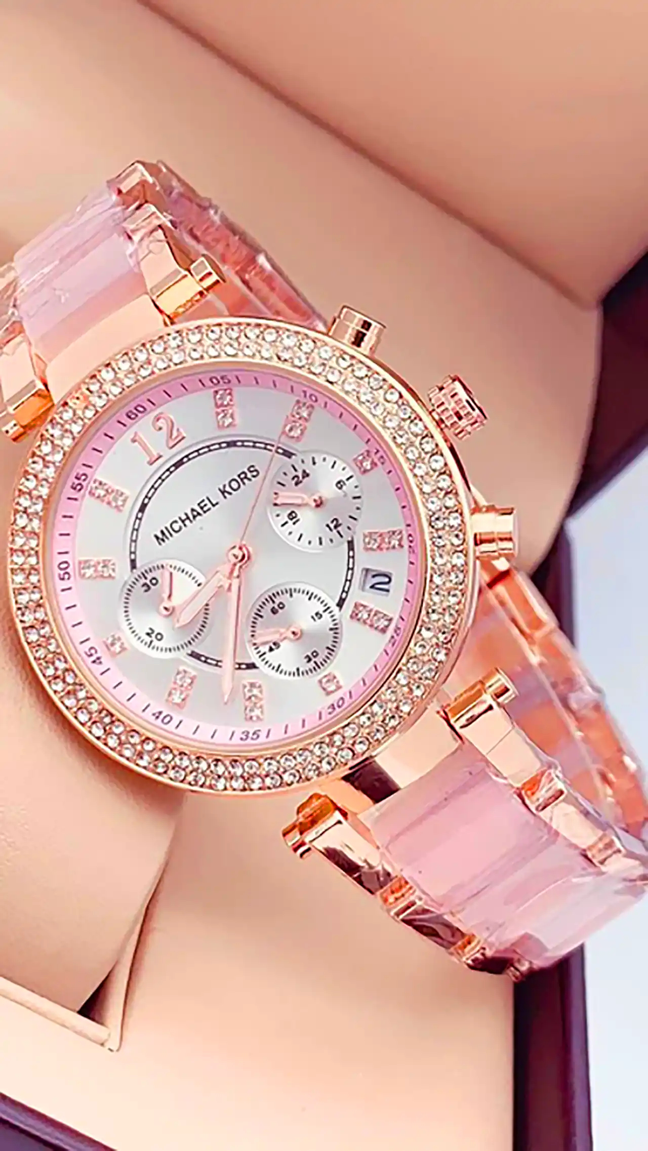 ساعت مچی صورتی دخترانه