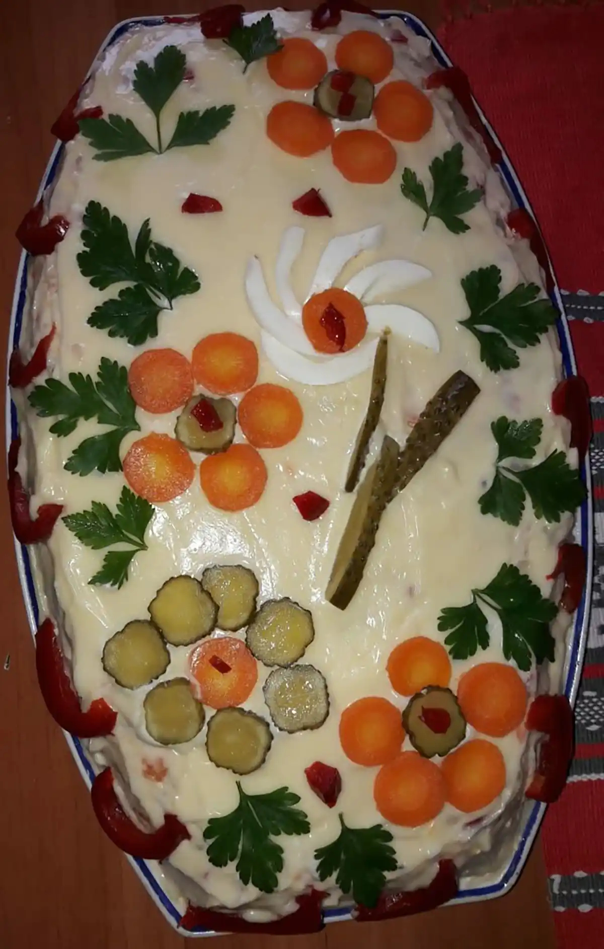 تزیین سالاد الویه ساده و شیک تزیین سالاد الویه با هویج و خیارشور تزیین سالاد الویه با گوجه و خیارشور تزیین سالاد الویه با گوجه گیلاسی تزیین سالاد الویه تک نفره تزیین سالاد الویه با نان تست 