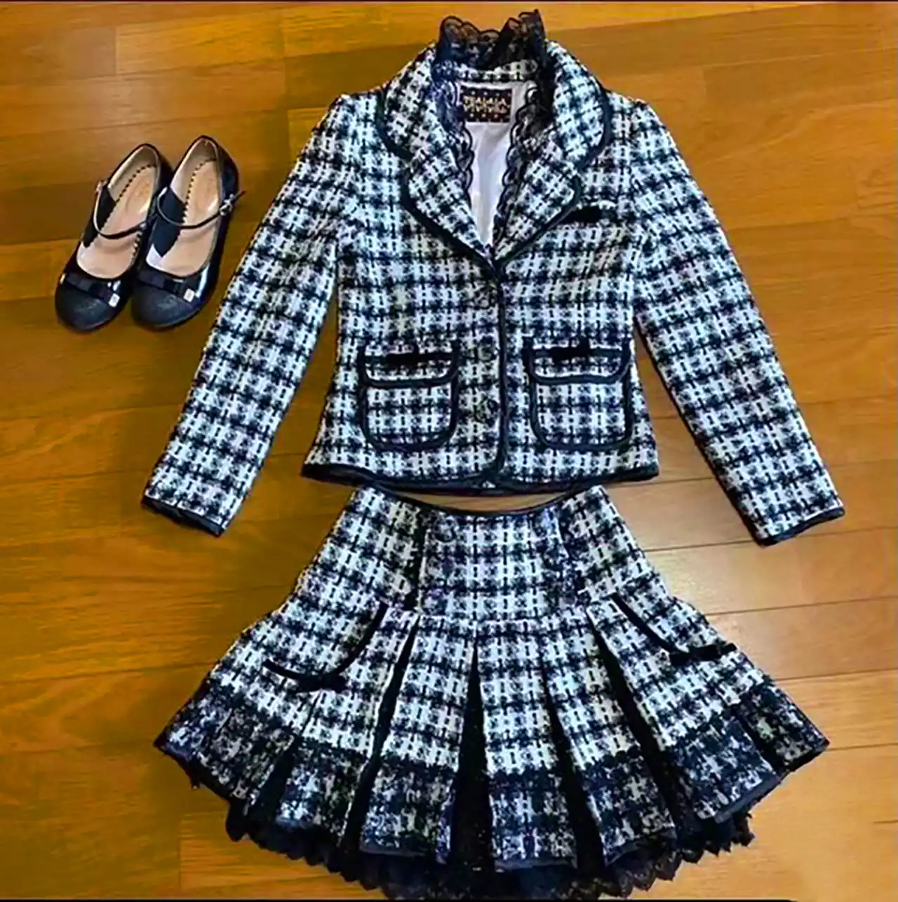 بلوز و دامن سفید مشکی زنانه