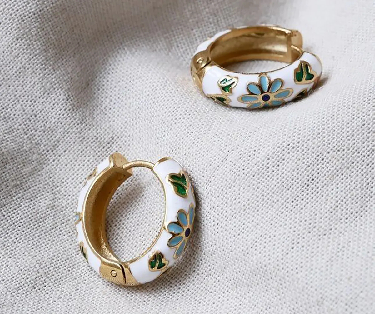 گوشواره میناکاری طلا
گوشواره میناکاری ژوپینگ
گوشواره میناکاری حلقه ای
گوشواره میخی
گوشواره قلب میخی
گوشواره میخی فرشته