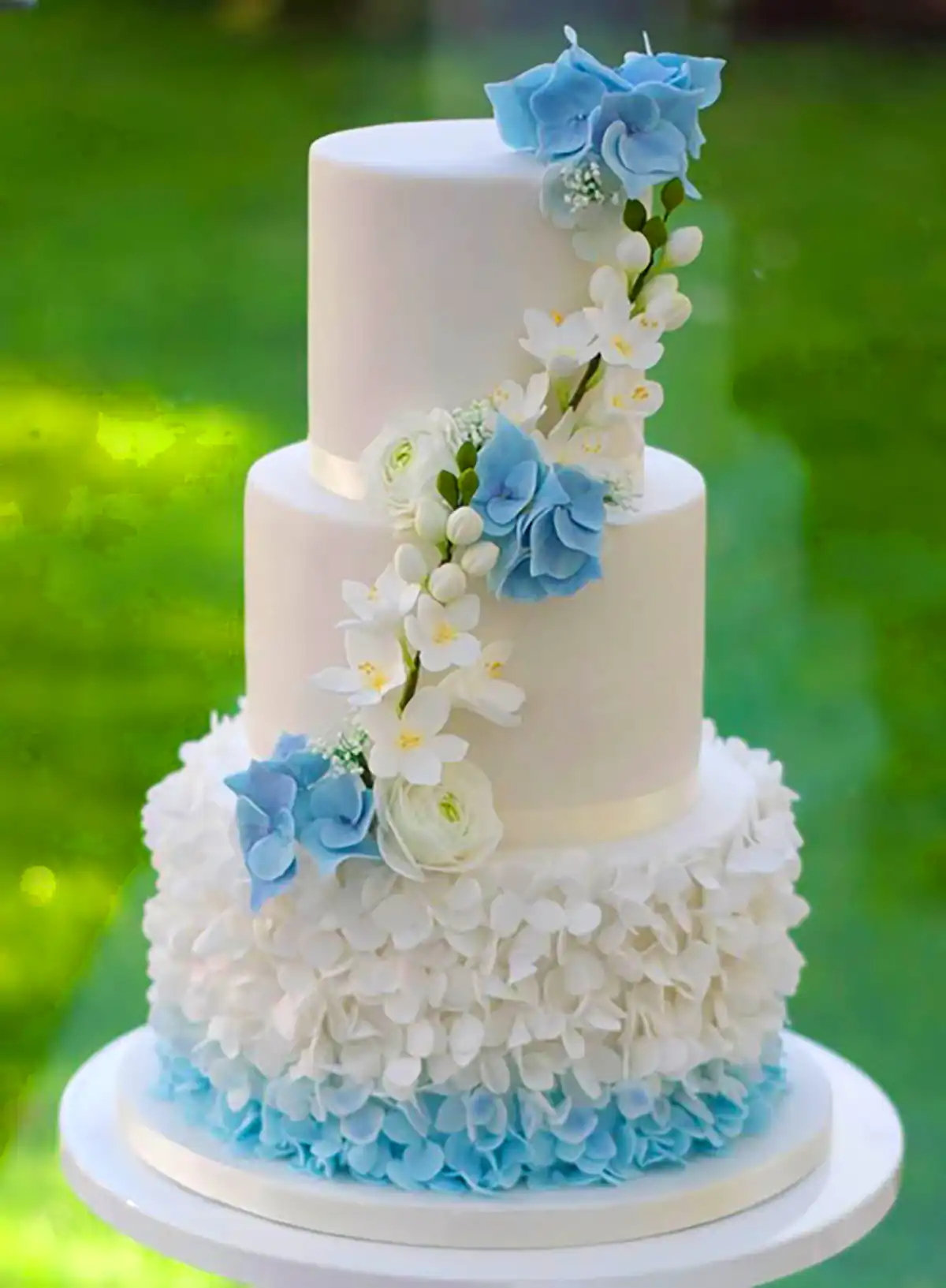 کیک چند طبقه گلدار آبی