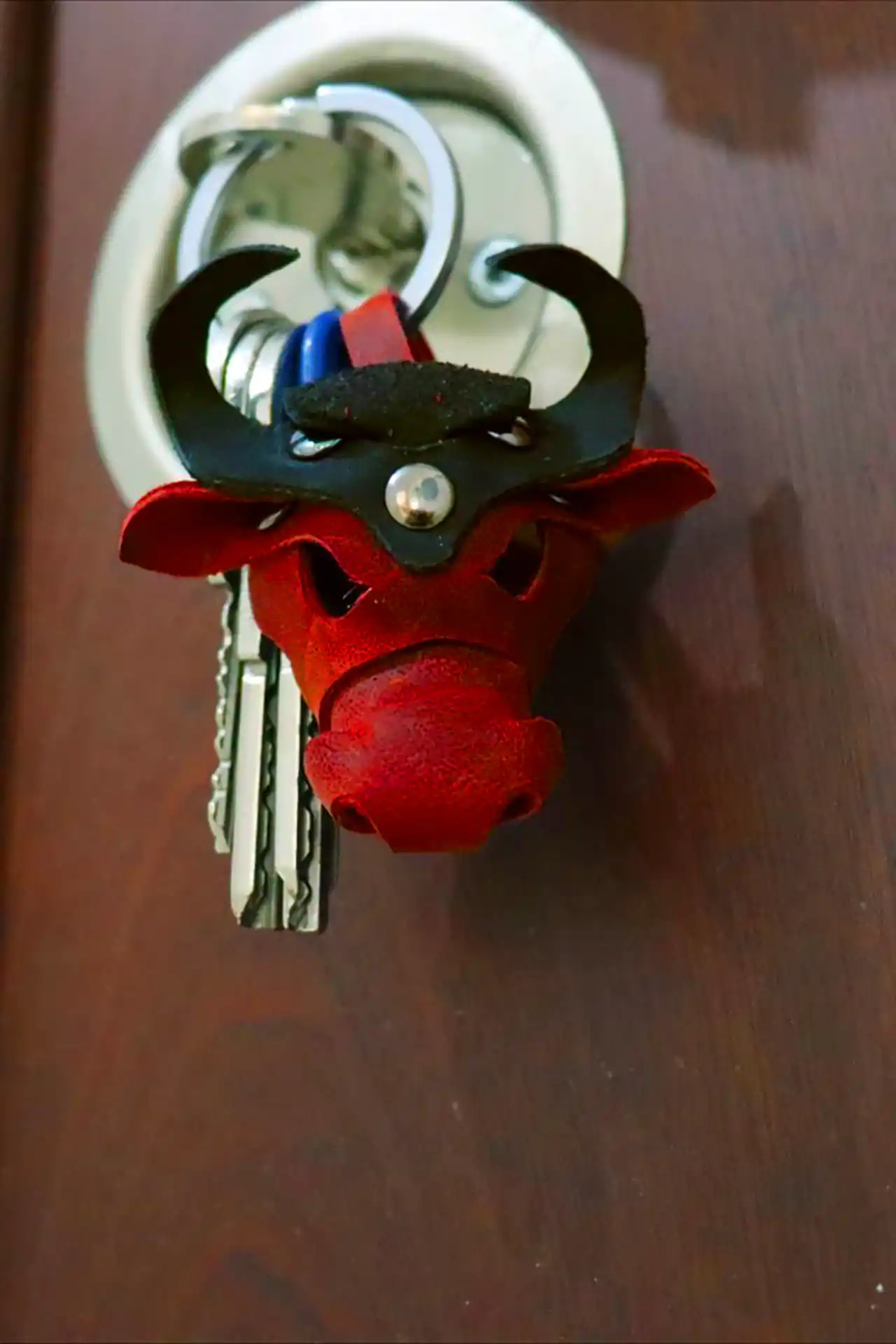 آویز چرمی دست دوز