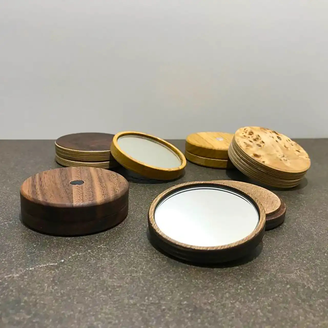 آینه دستی چوبی