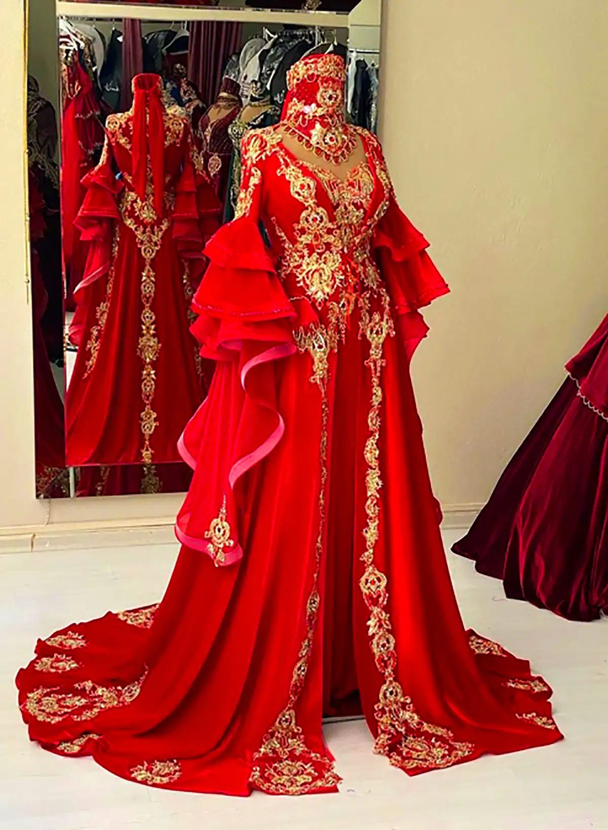 لباس شب باشکوه قرمز