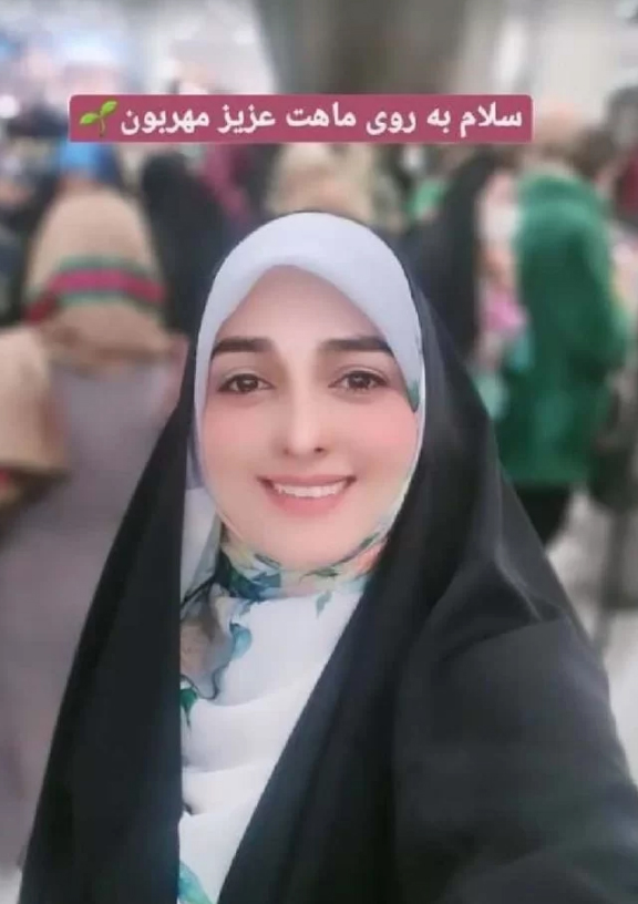 عکس متفاوت خانم مجری تلویزیون در بازار تهران