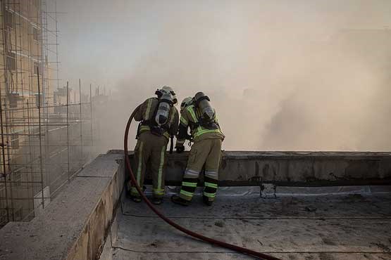 آتش‌ سوزی ساختمان قدیمی در خیابان انقلاب تهران