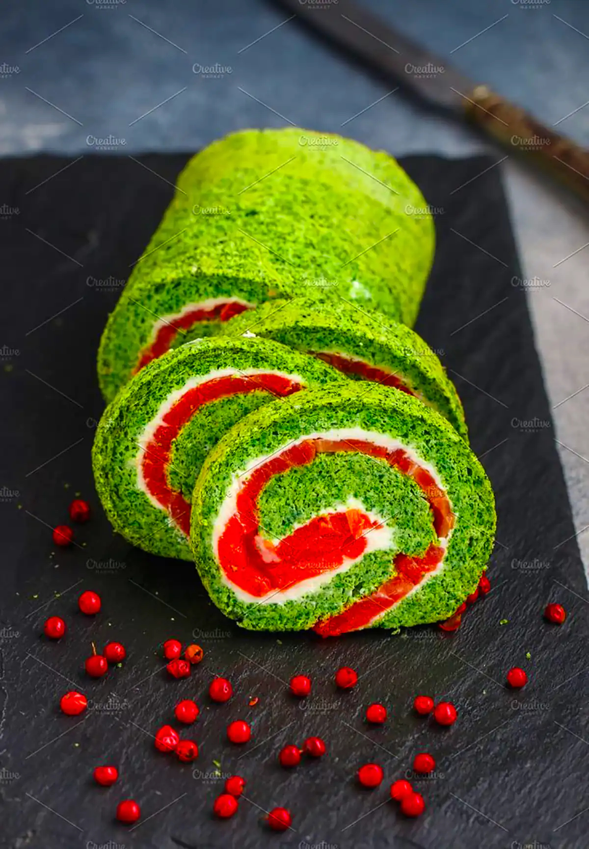 دسر رولی ماچا با گاناش رنگی