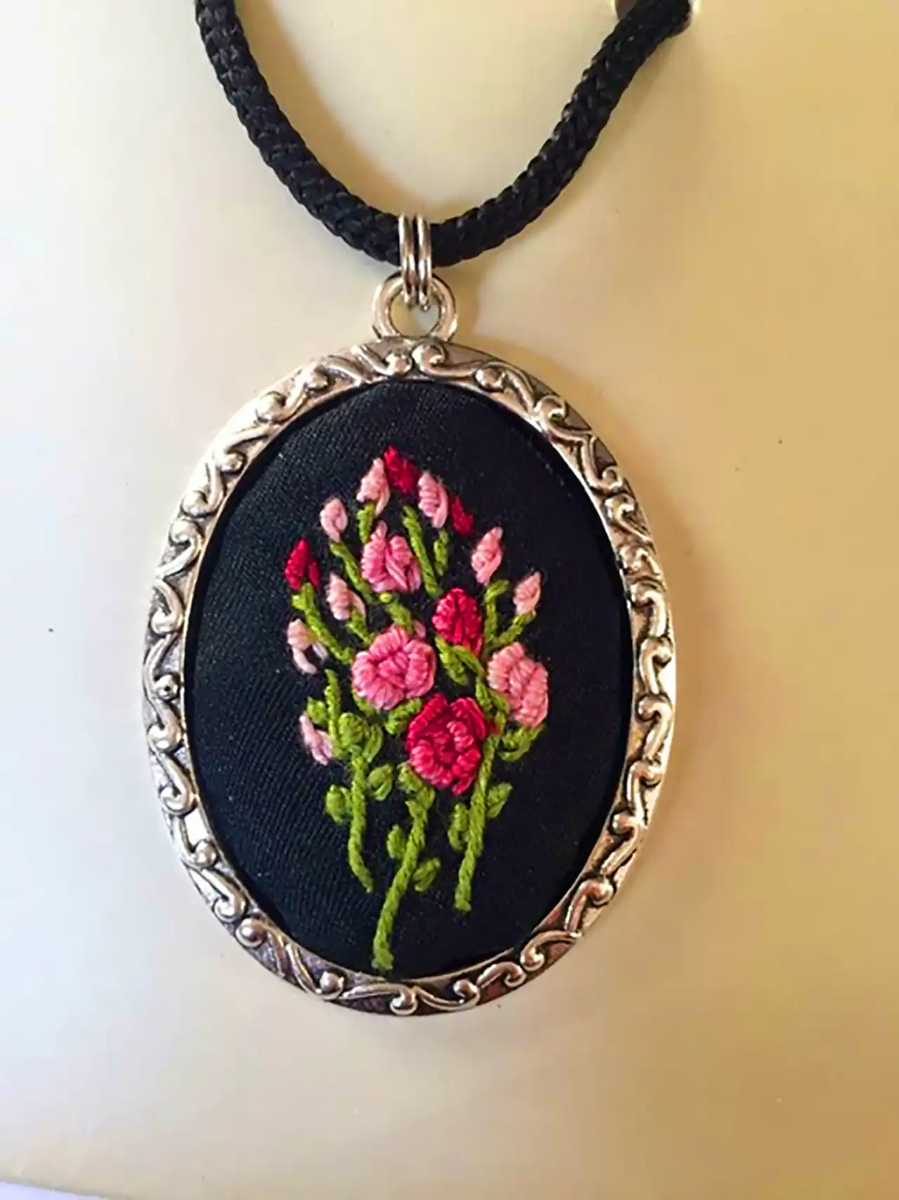 گردنبند گلدوزی شده شیک