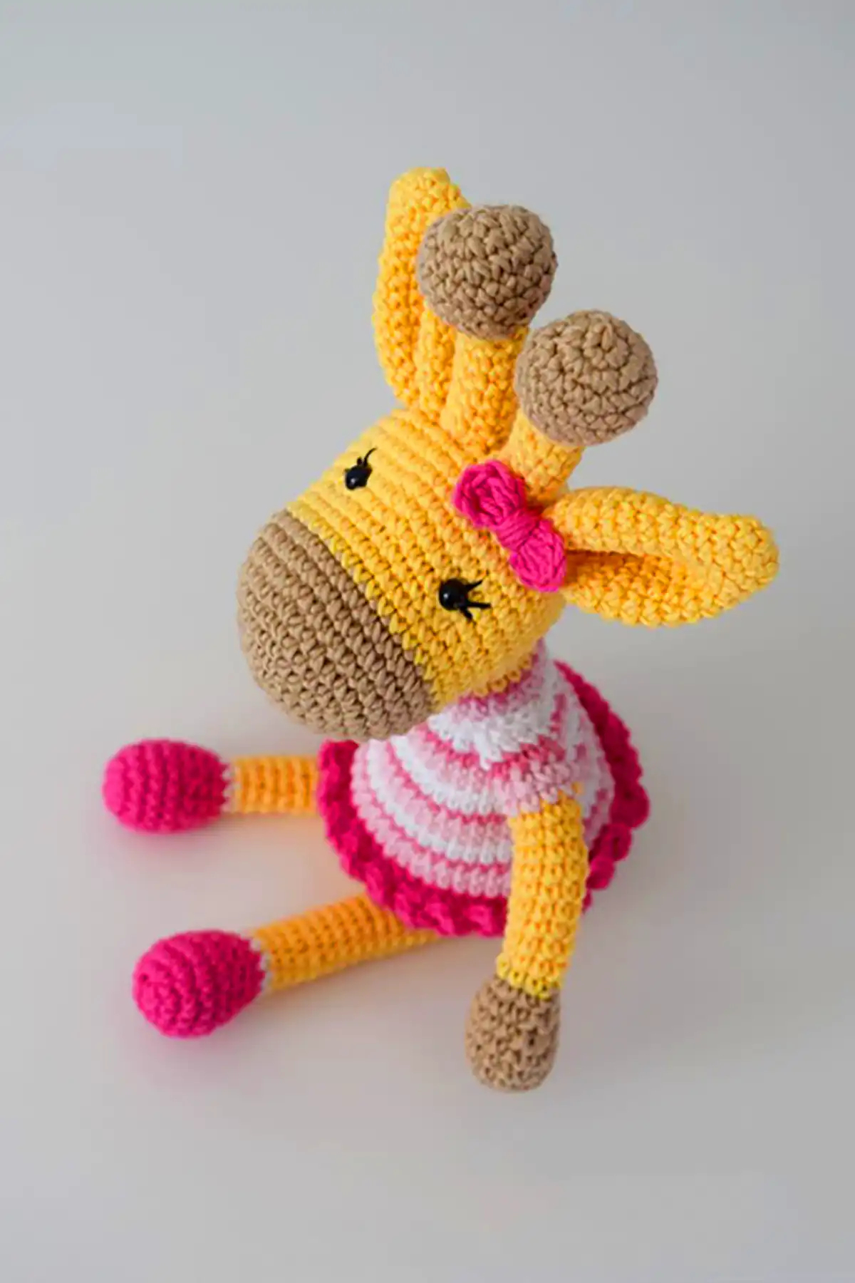 عروسک بافتنی زرافه دخترانه