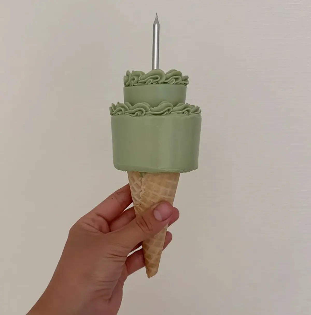 کیک تولد بستنی تزیین کیک بستنی خانگی طرز تهیه کیک بستنی در اشپزخانه کوچک من طرز تهیه کیک بستنی با کیک آماده کیک بستنی یخچالی