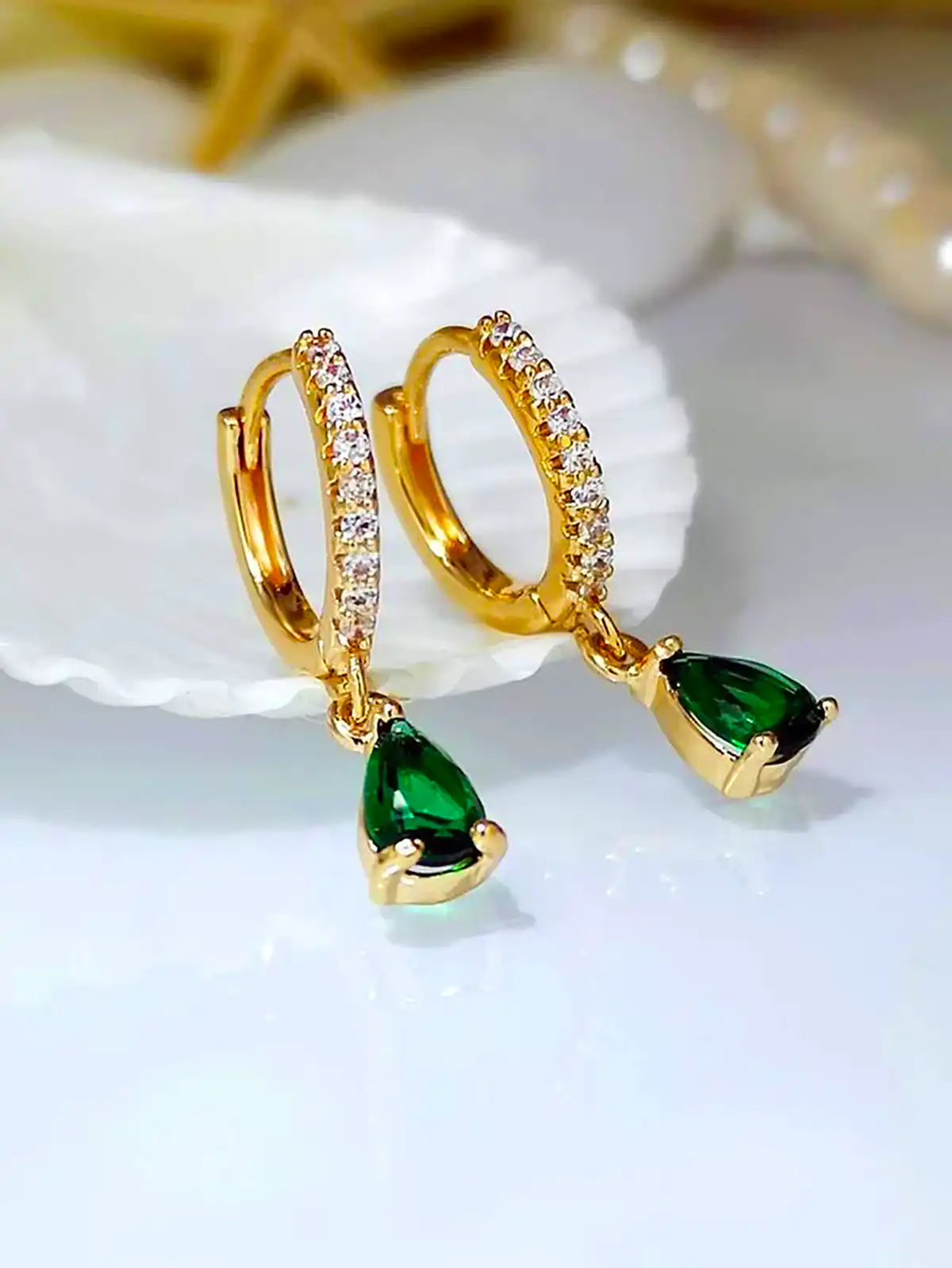 گوشواره طلا با نگین زمرد