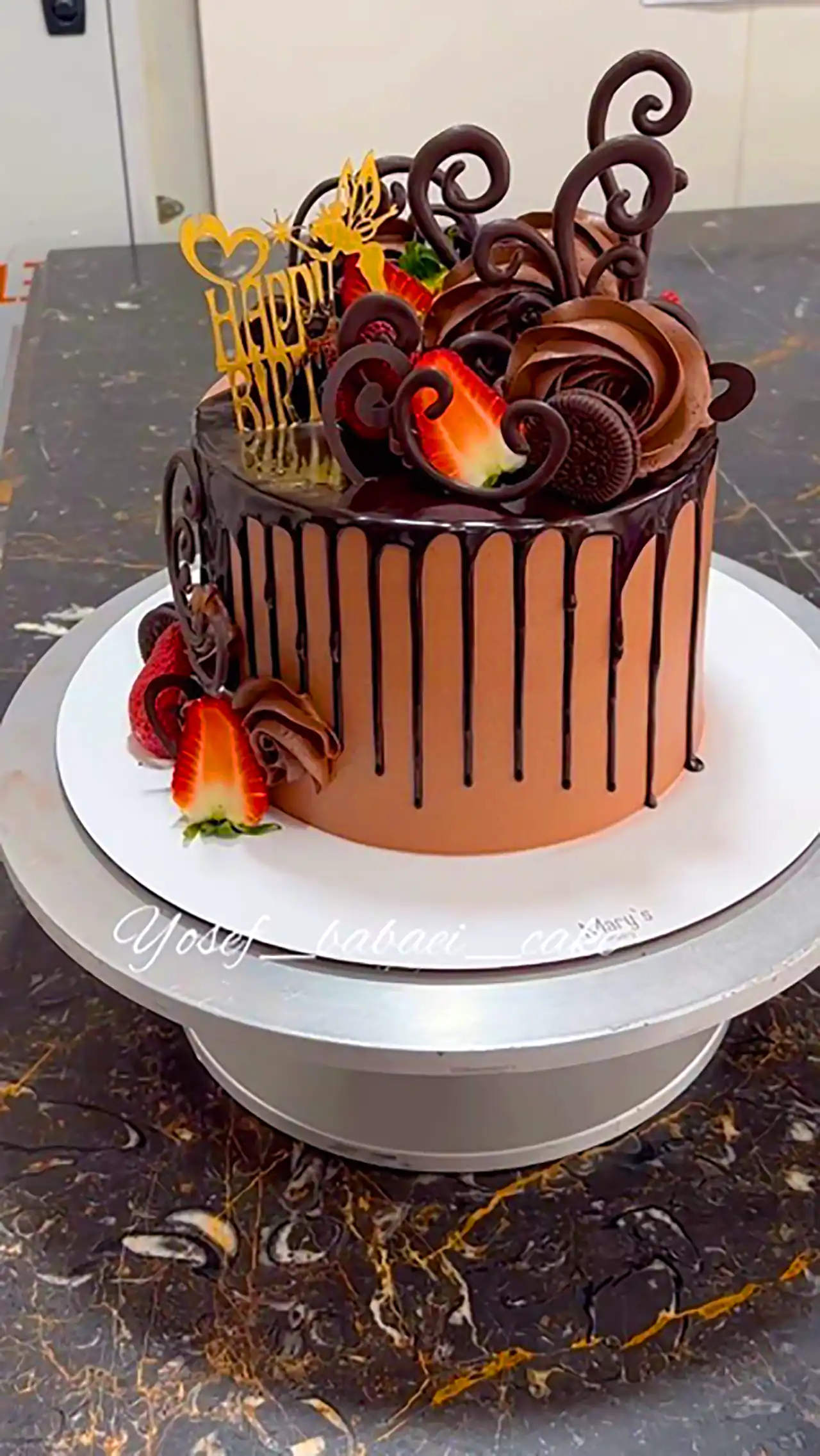 کیک شکلاتی با دیزاین شیک