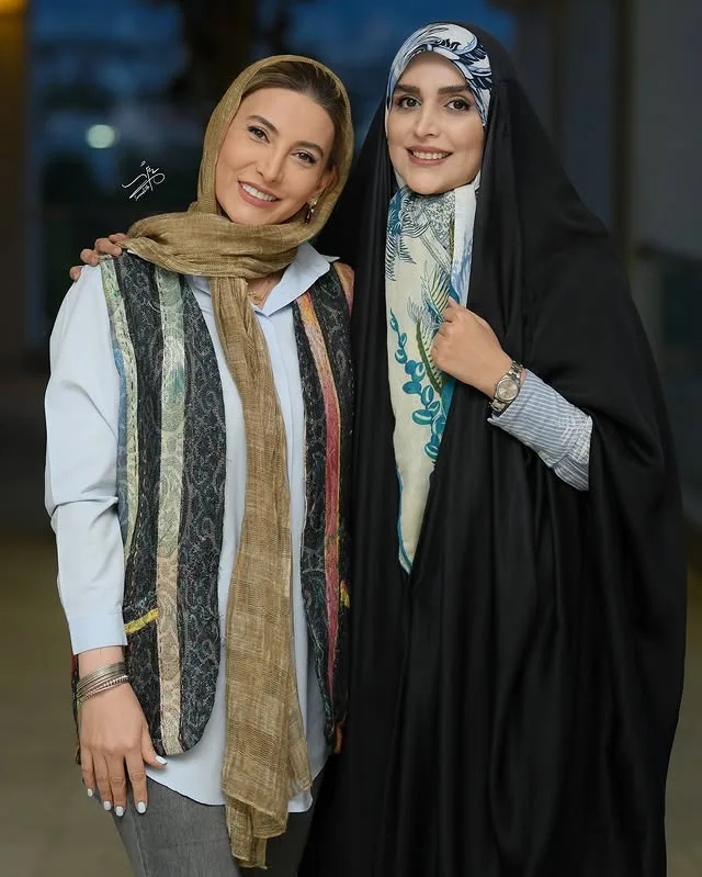 فریبا نادری در کنار مژده لواسانی